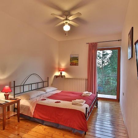 Rooms And Apartment Feral Rovinj Bagian luar foto