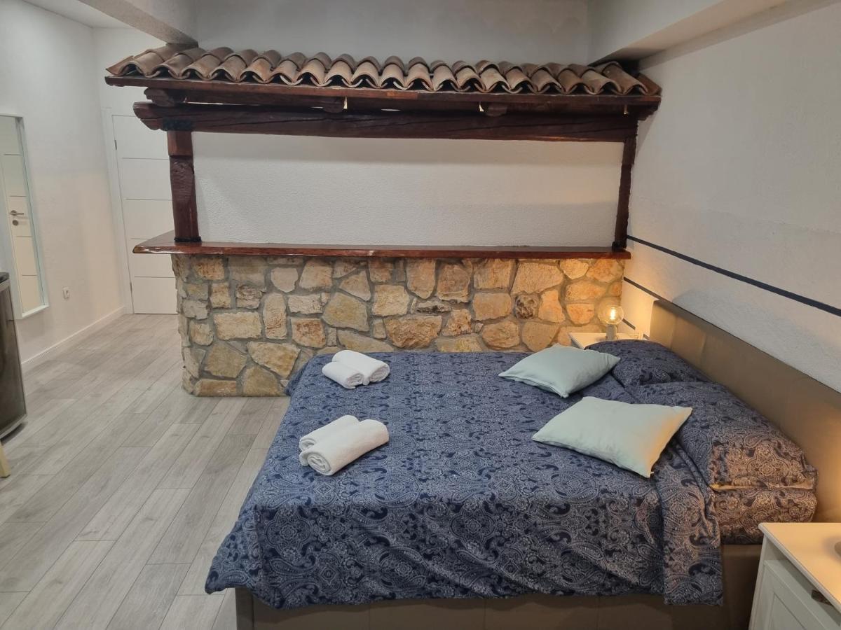 Rooms And Apartment Feral Rovinj Bagian luar foto