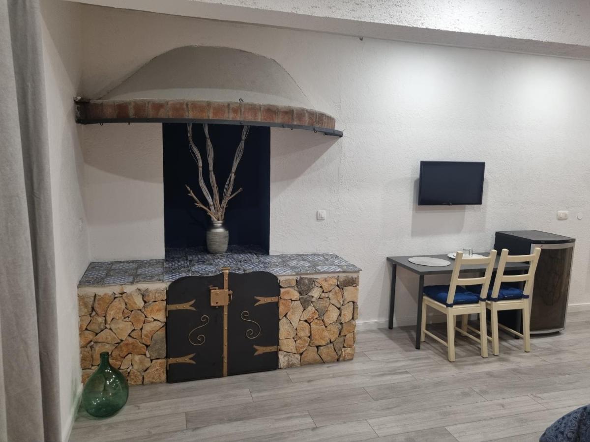 Rooms And Apartment Feral Rovinj Bagian luar foto