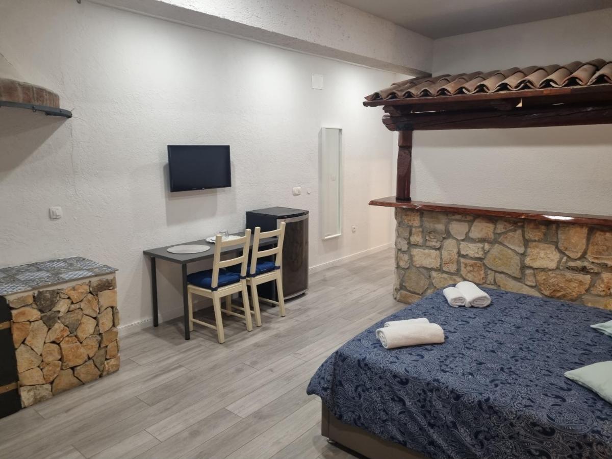 Rooms And Apartment Feral Rovinj Bagian luar foto