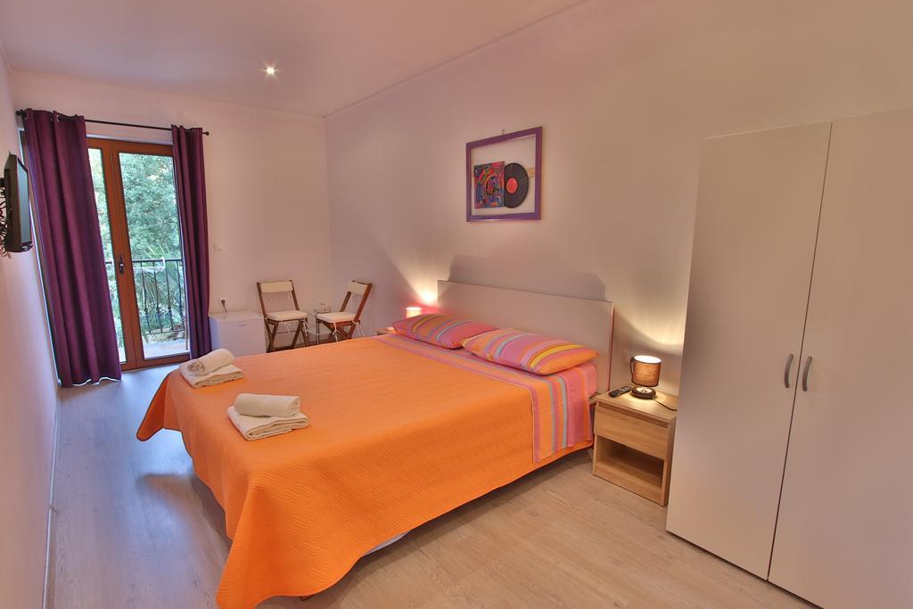 Rooms And Apartment Feral Rovinj Bagian luar foto