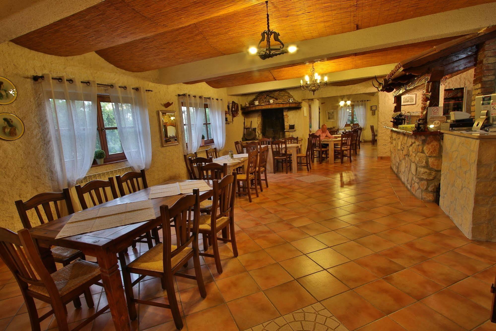Rooms And Apartment Feral Rovinj Bagian luar foto