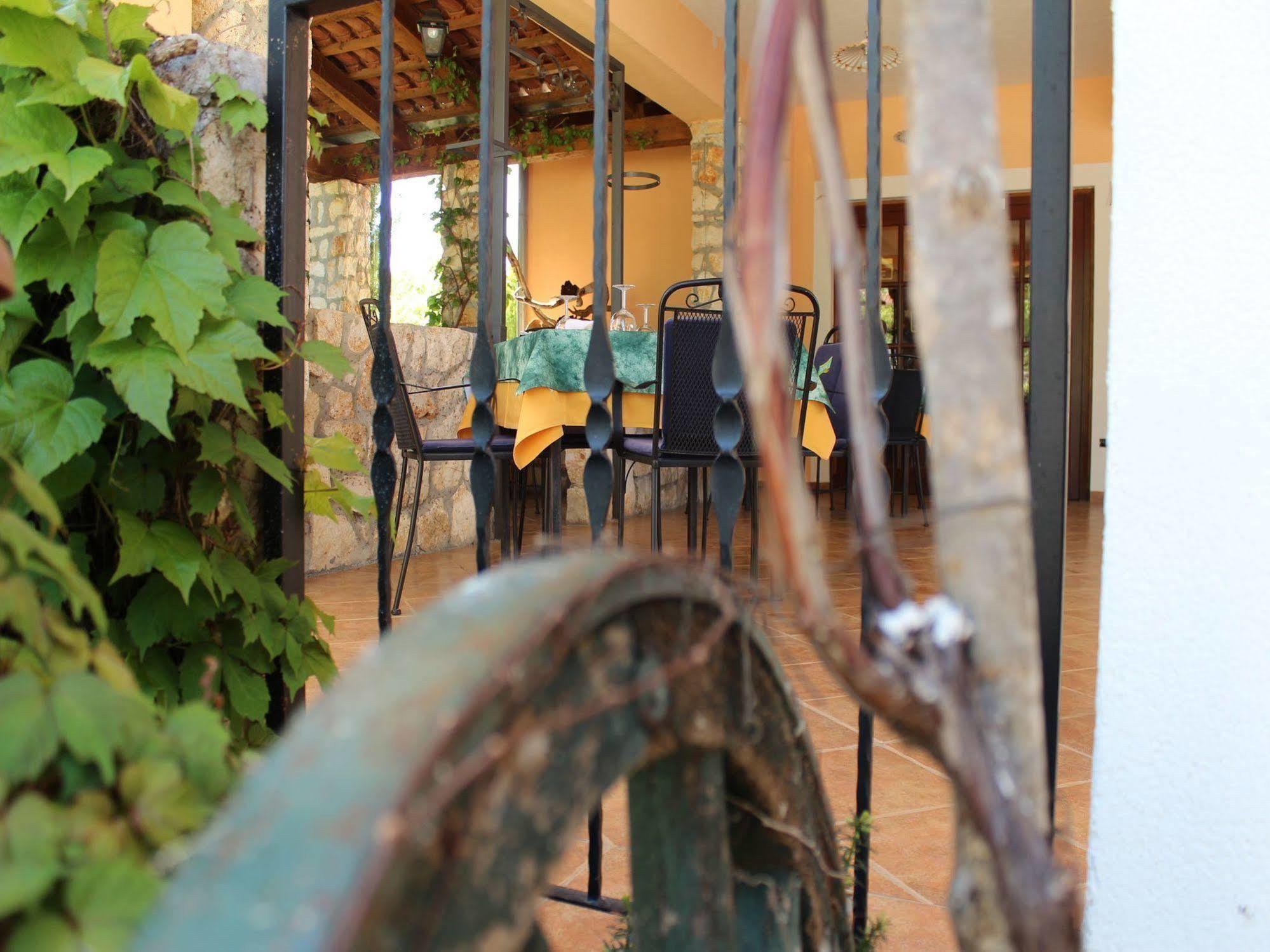 Rooms And Apartment Feral Rovinj Bagian luar foto
