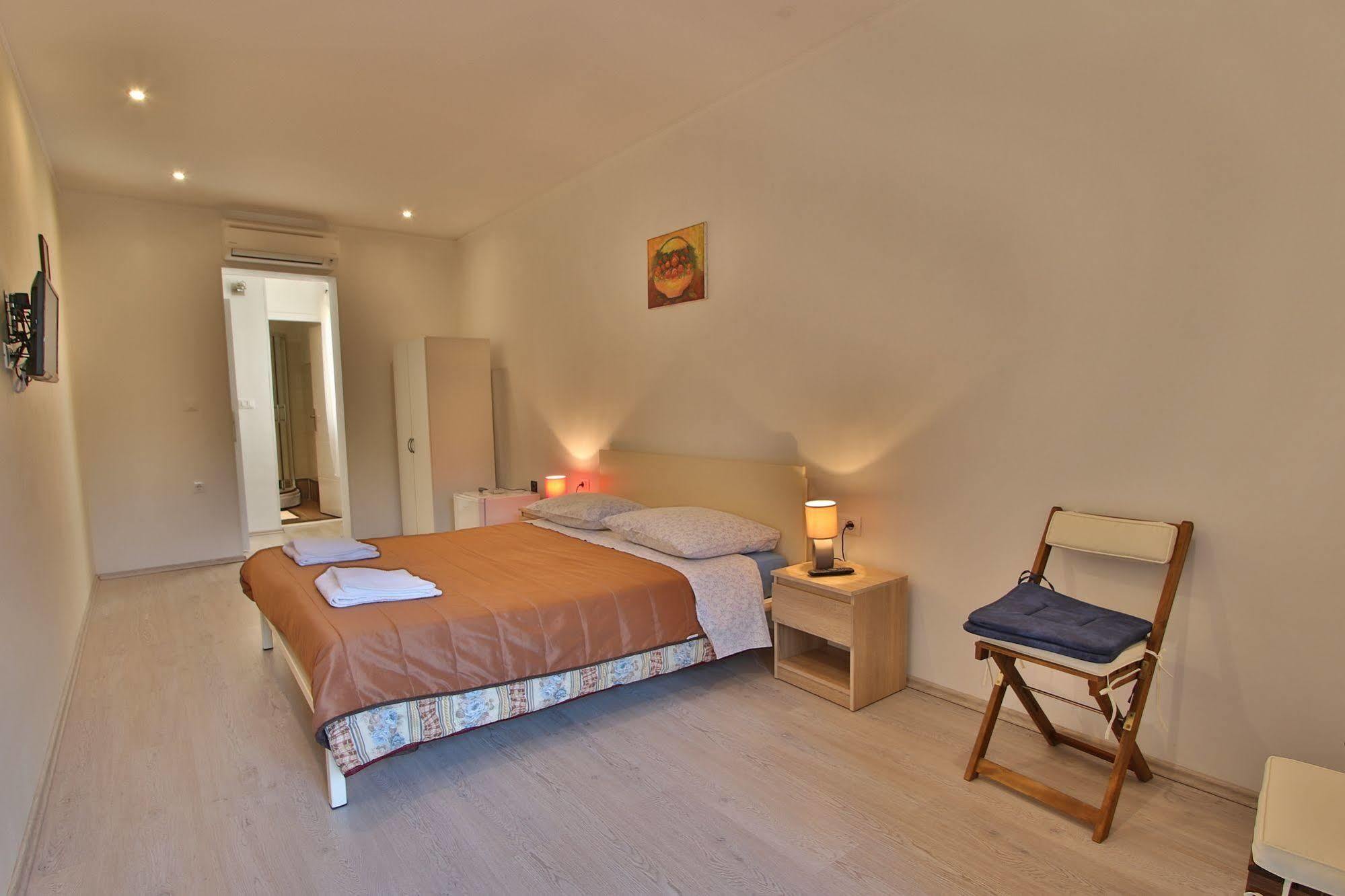 Rooms And Apartment Feral Rovinj Bagian luar foto