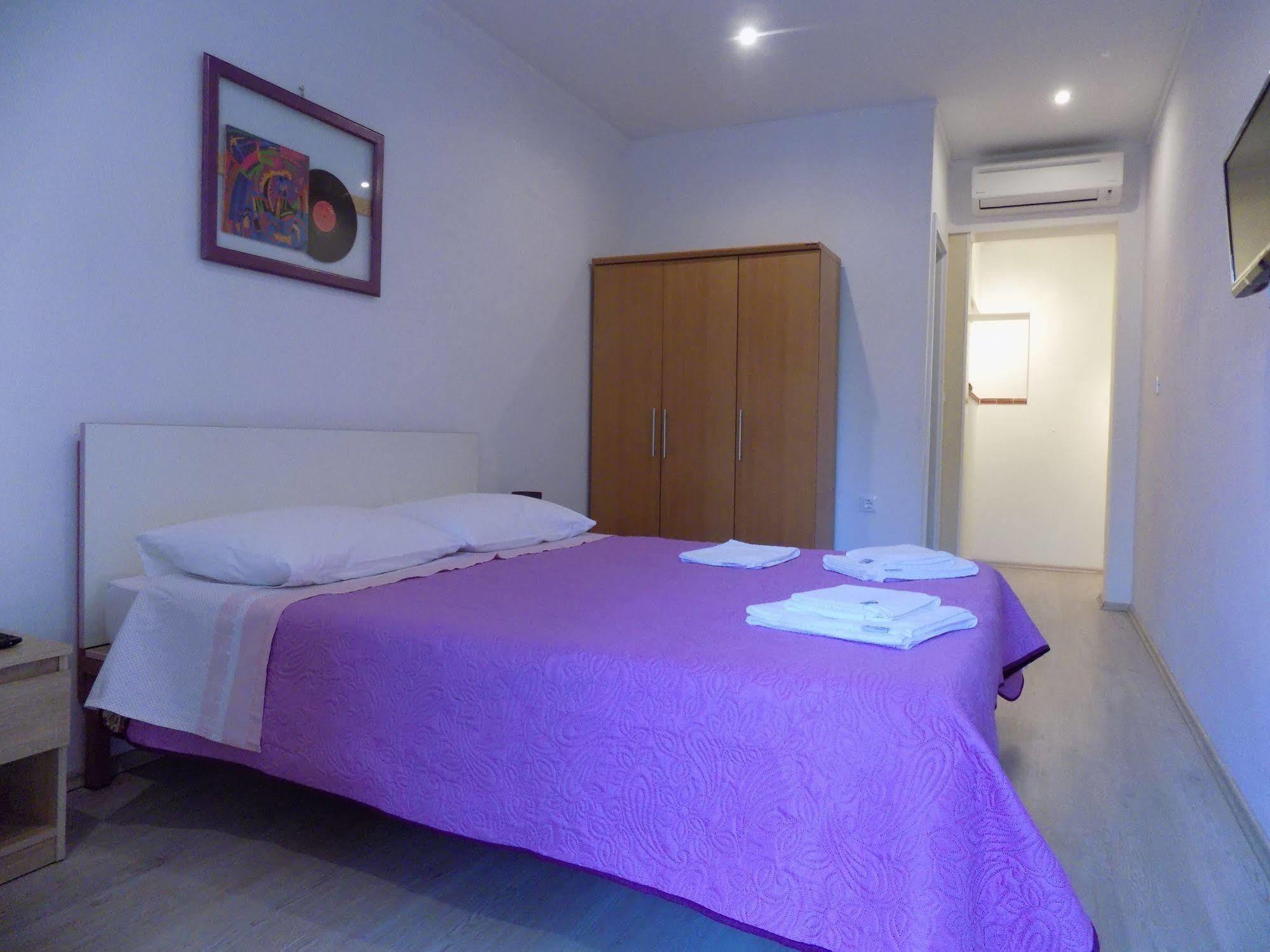 Rooms And Apartment Feral Rovinj Bagian luar foto