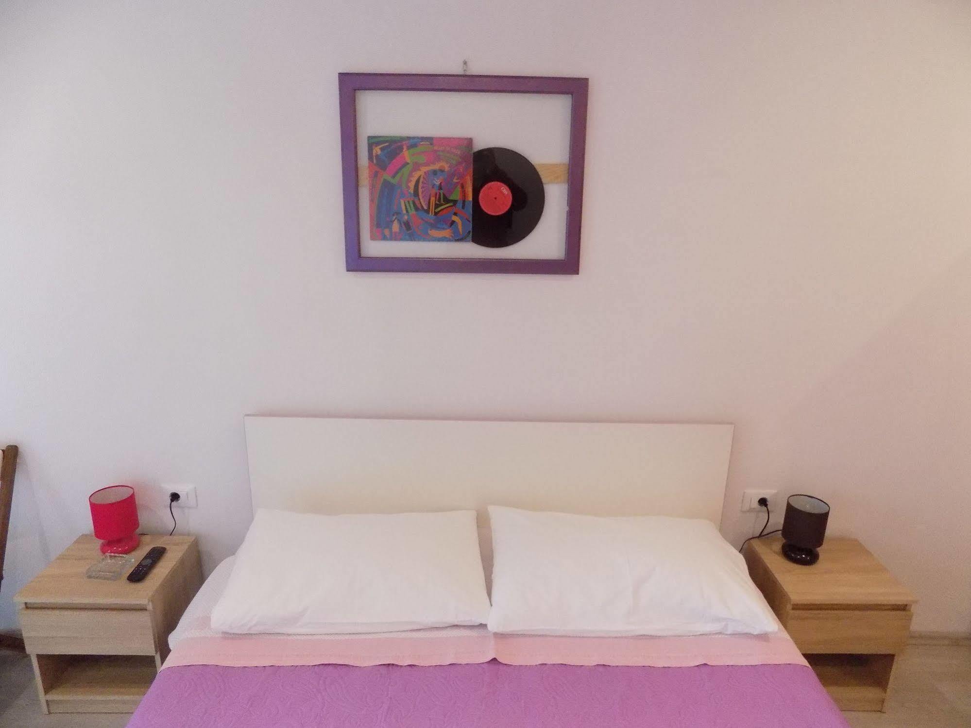 Rooms And Apartment Feral Rovinj Bagian luar foto