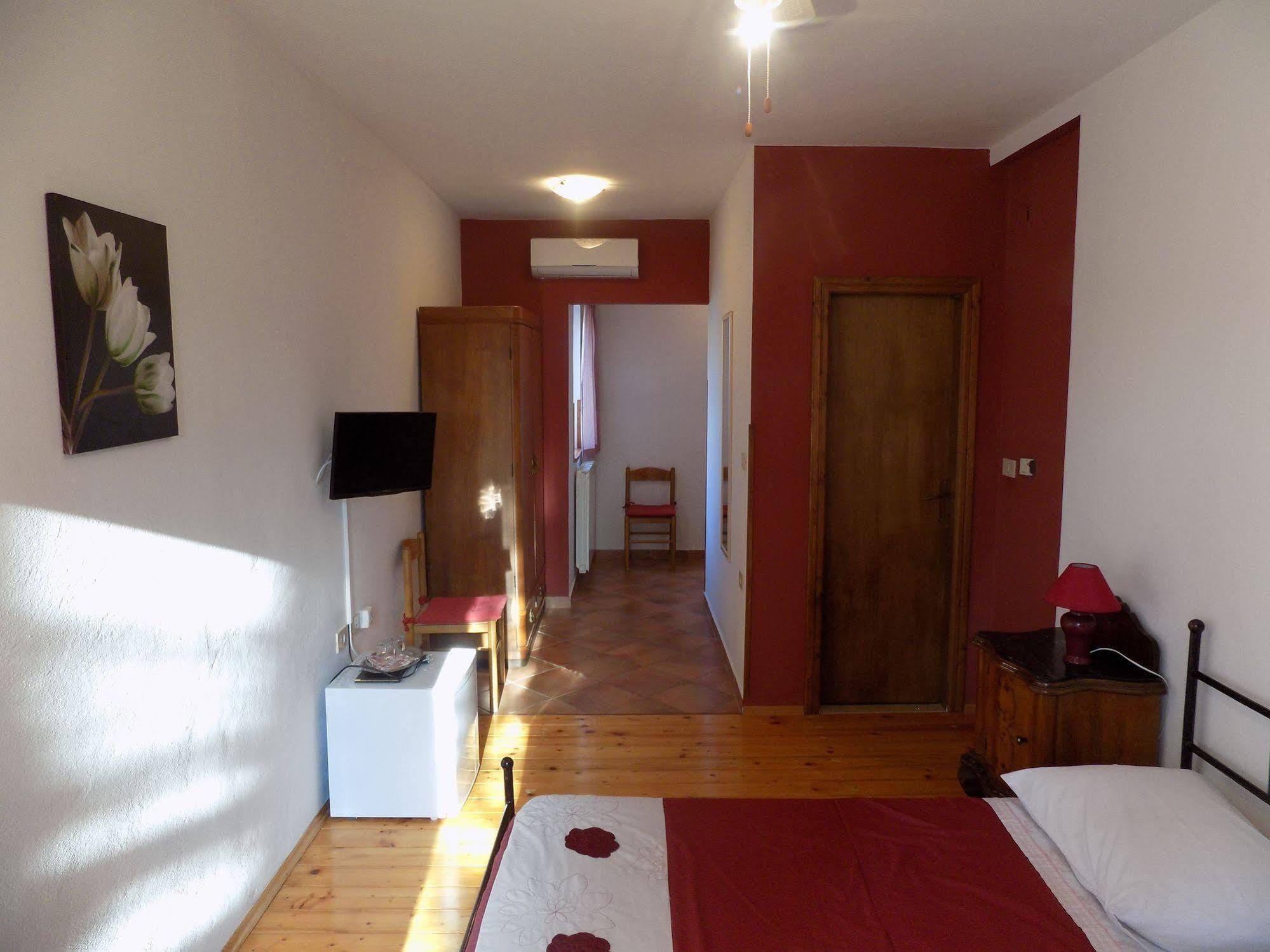 Rooms And Apartment Feral Rovinj Bagian luar foto