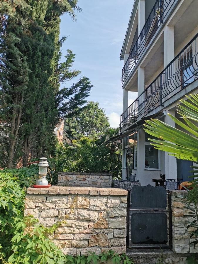 Rooms And Apartment Feral Rovinj Bagian luar foto