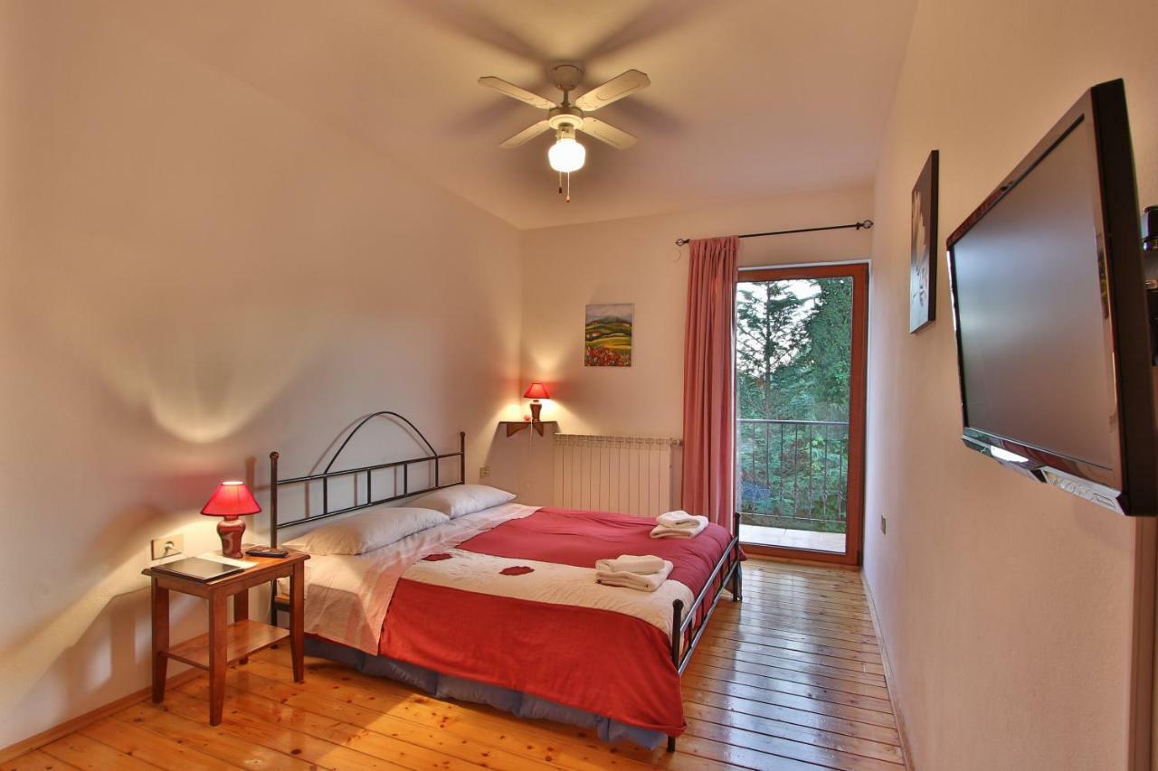 Rooms And Apartment Feral Rovinj Bagian luar foto